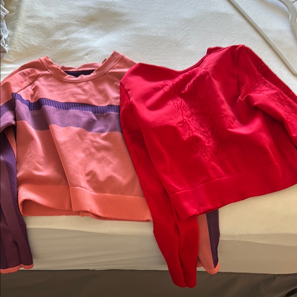 2 fabletics tops stretchy workout tops